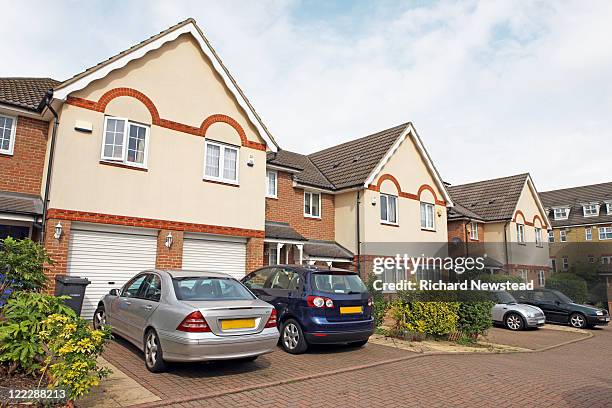 newly built home - car in driveway foto e immagini stock