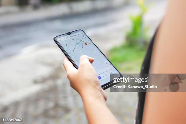 controllo covid - 19 rapporti sulla mobilità della community su google maps - zona pedonale strada transitabile foto e immagini stock