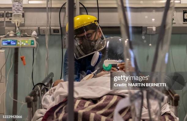 Nurse at the Critical Patients Unit of the Barros Luco Hospital, checks the intubation of a patient infected with COVID-19, in Santiago, on June 24,...