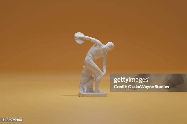 discus thrower - lancer du disque photos et images de collection