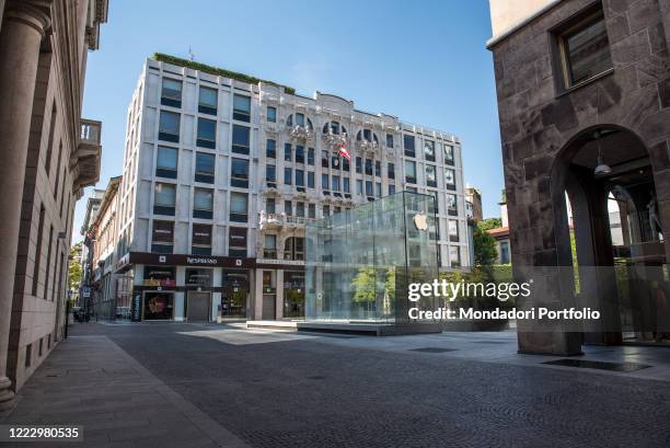 General view of Liberty square with the main Apple store in Milan during the last day of total lockdown in the city. Milan , May 3rd, 2020