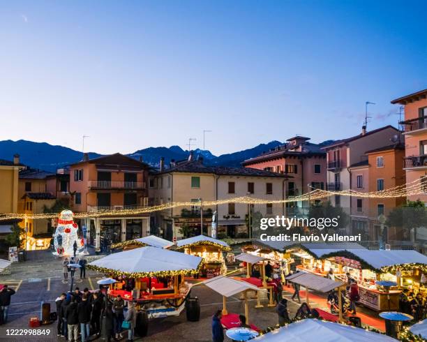 christmas in malcesine, lake garda, italy - malcesine stock pictures, royalty-free photos & images