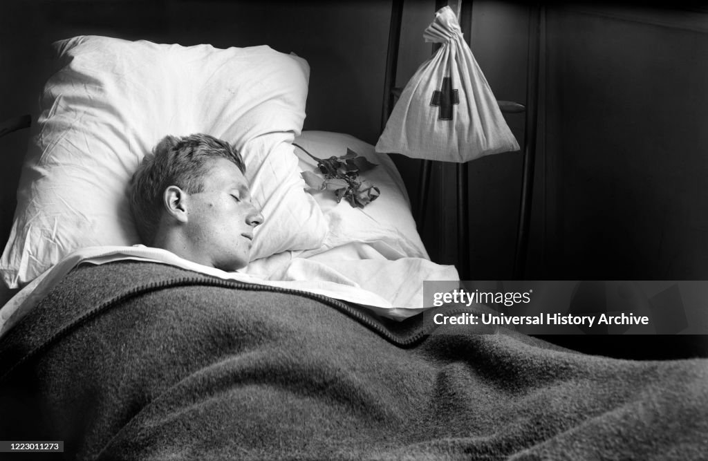 American Soldier in American Military Hospital No. 1 supported by Americana Red Cross, Neuilly, France, Lewis Wickes Hine, American National Red Cross Photograph Collection, June 1918