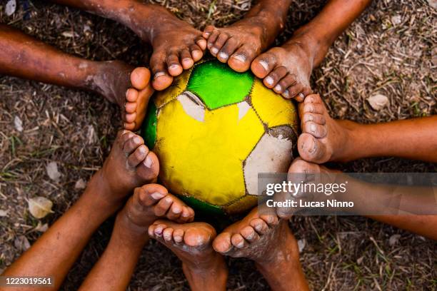 kids feet and soccer ball - brazilian playing football fotografías e imágenes de stock