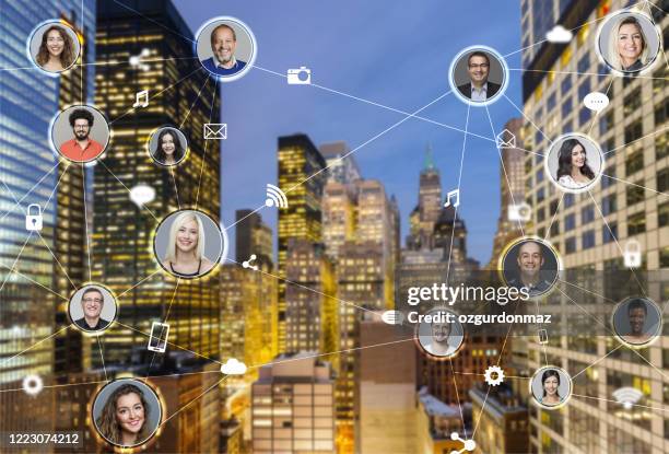 ビジネスのネットワーク、背景にニューヨーク市 - global network ストックフォトと画像