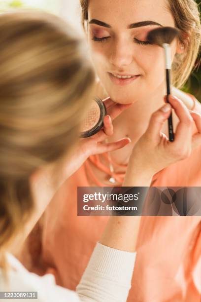 highlighter brush to blend eyeshadows - eyeshadow stock pictures, royalty-free photos & images