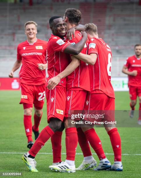 Anthony Ujah, Christian Gentner and Joshua Mees of 1 FC Union Berlin celebrate after scoring the 2:0 during the game between the 1 FC Union Berlin...