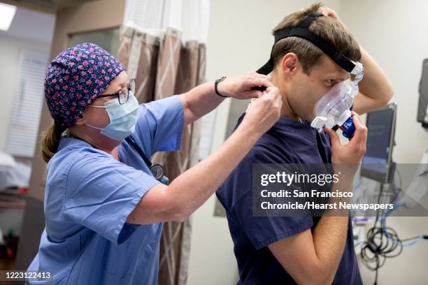 Cpap Emt Cpap Masks Photos and Premium High Res Pictures - Getty Images