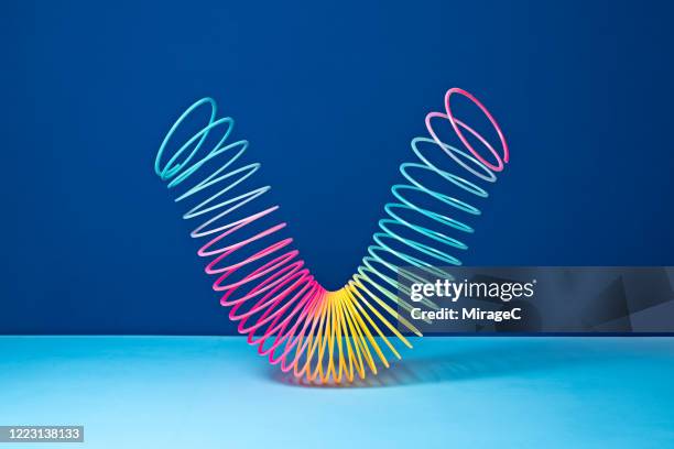 stretched coil spring toy - metal coil toy stockfoto's en -beelden