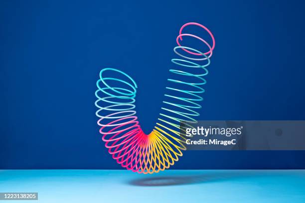 stretched coil spring toy - metal coil toy stockfoto's en -beelden
