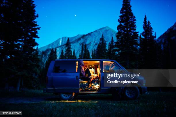 van camping in montana - lieferwagen stock-fotos und bilder