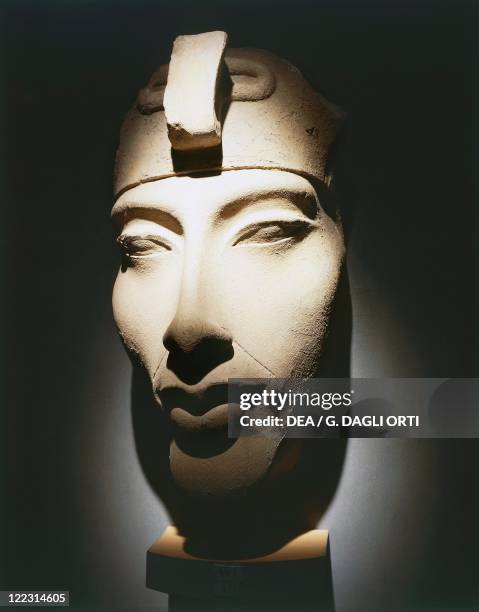 Egyptian civilization, New Kingdom, Dynasty XVIII. Head of Pharaoh Akhenaten, from Karnak.