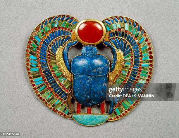 Egyptian civilization, New Kingdom, Dynasty XVIII. Treasure of Tutankhamen. Pectoral made of gold, lapislazuli and semi-precious stones depicting a...