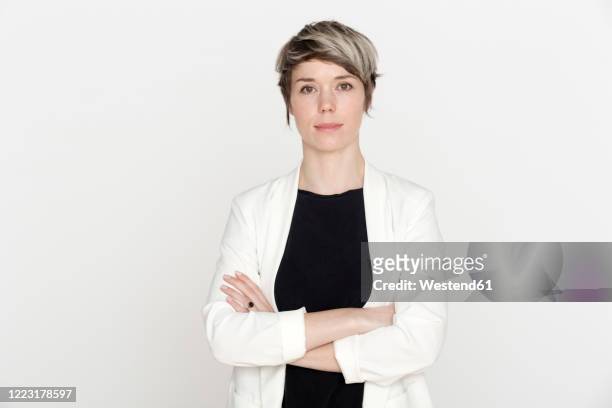 portrait of woman with dyed short hair against white background - erwachsener  über 30 stock-fotos und bilder