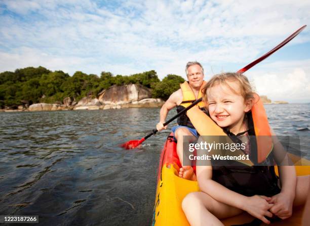 father and daughter canoeing together, koh samui, thailand - ko samui stock pictures, royalty-free photos & images
