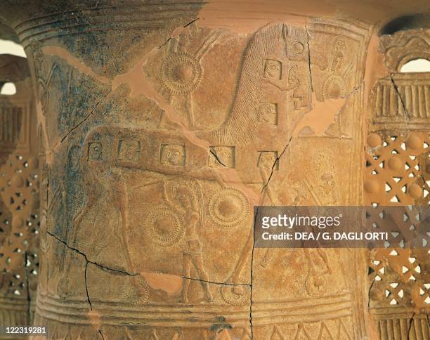 Greek civilization, 7th century b.C. Orientalizing pottery. Amphora with scenes of the Trojan War. From Mykonos, Greece. Detail: the Trojan horse.