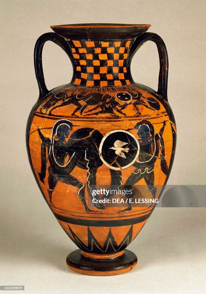 Pontic amphora depicting fighting warriors