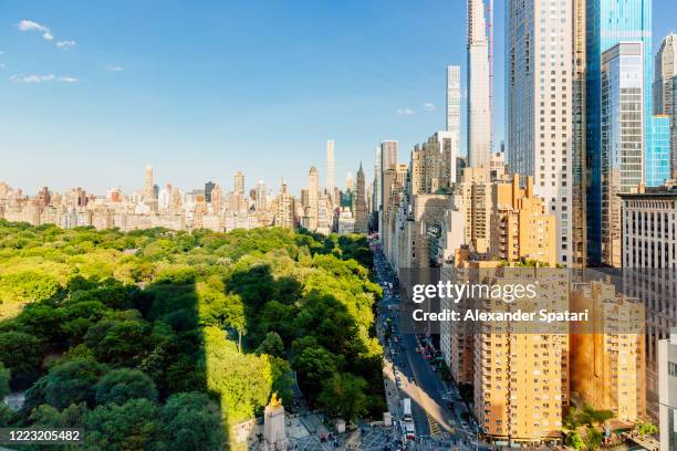 aerial view of new york skyline, usa - upper east side di manhattan foto e immagini stock