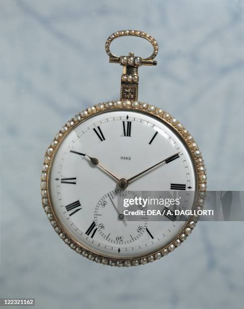 Clocks and Watches - 19th century. Gold and enamel watch.