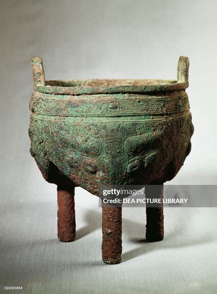 Li Ding Li ding , Shang dynasty, bronze. News Photo - Getty Images