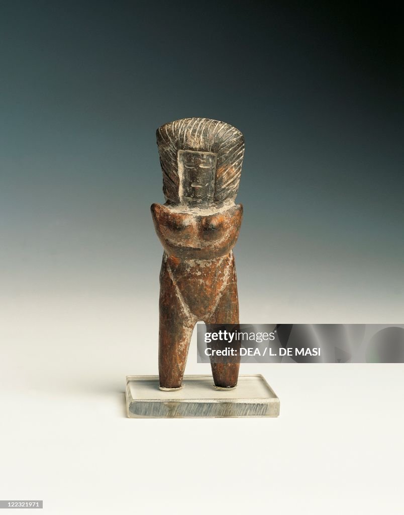 Female statuette from Valdivia culture, terracotta