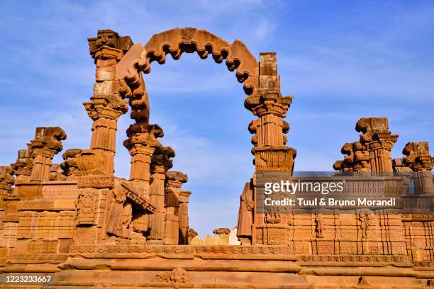 india, gujarat, kutch, bhuj, necropolis of chhatedi - gujarat tourism stock pictures, royalty-free photos & images