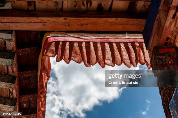 blue sky and white clouds through tibetan style windows in tibet, china - chinese window pattern stockfoto's en -beelden