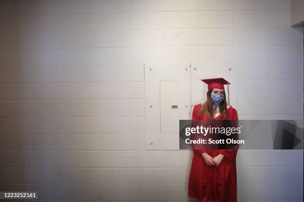 Walk In Graduation Walking Across Graduation Stage Photos and Premium High Res Pictures ...