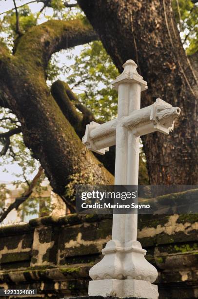 a white cross - good friday stock pictures, royalty-free photos & images