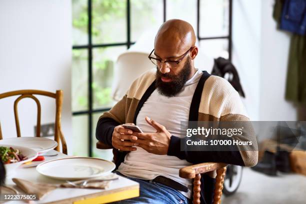 Guy Setting Table Man Setting Table Photos and Premium High Res Pictures - Getty Images