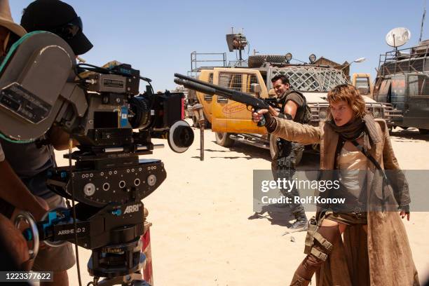 Milla Jovovich and Oded Fehr on the set of "Resident Evil Extinction" directed by Russell Mulcahy