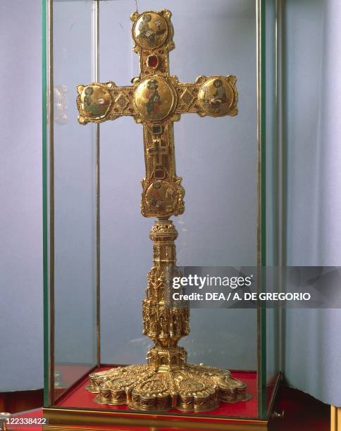 True Cross Real True Cross Photos and Premium High Res Pictures - Getty Images