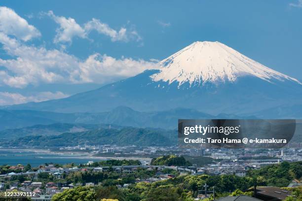 snowcapped mt. fuji and residential district by the sea in kanagawa prefecture of japan - shizuoka prefecture stock-fotos und bilder