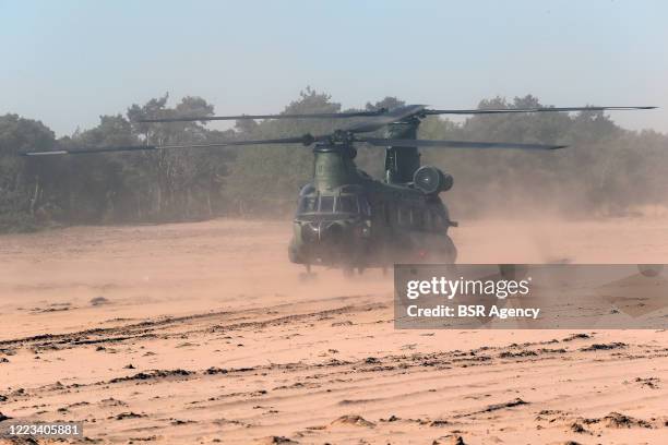 Chinook Rnlaf 41 A Ch47d Chinook Stock Photos, High-Res Pictures, and Images - Getty ...