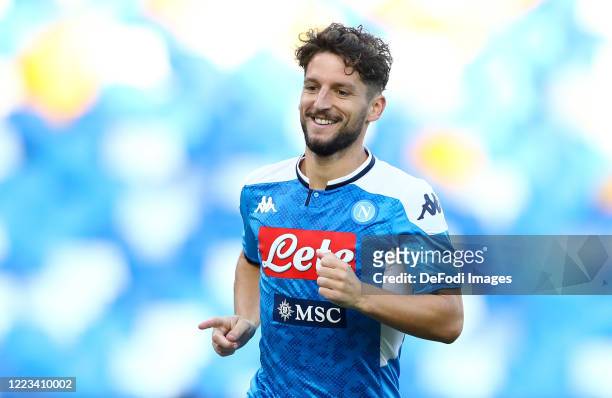 Dries Mertens of Napoli Celebrates after scoring his team's first goal during the Serie A match between SSC Napoli and SPAL at Stadio San Paolo on...