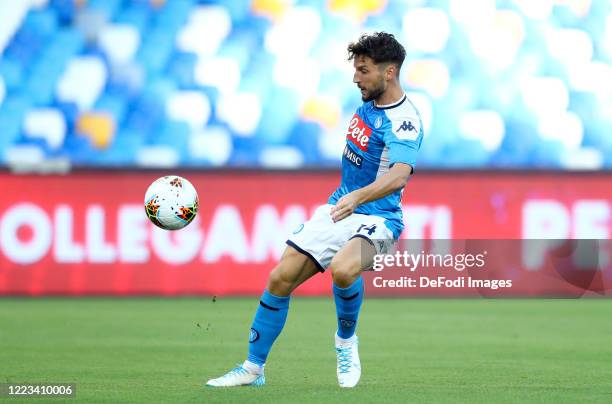 Dries Mertens of Napoli Scores his team's first goal during the Serie A match between SSC Napoli and SPAL at Stadio San Paolo on June 28, 2020 in...