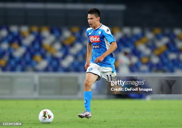 Hirving Lozano of Napoli controls the ball during the Serie A match between SSC Napoli and SPAL at Stadio San Paolo on June 28, 2020 in Naples, Italy.