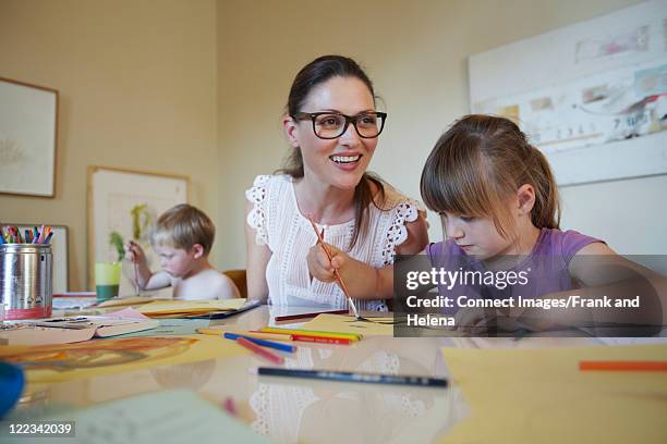Mother And Children Painting Together, Foto de stock