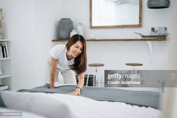 Morning Routine Asia Organized Makeup Photos and Premium High Res Pictures - Getty Images