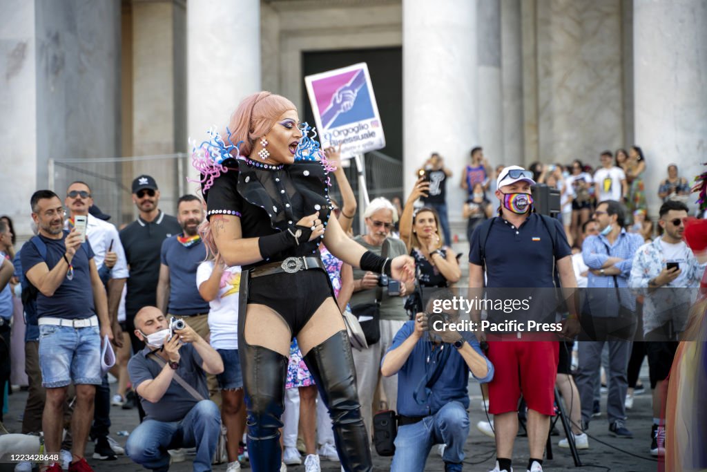 Napoli dedicates the Flash Mob for Pride 2020 to the young...