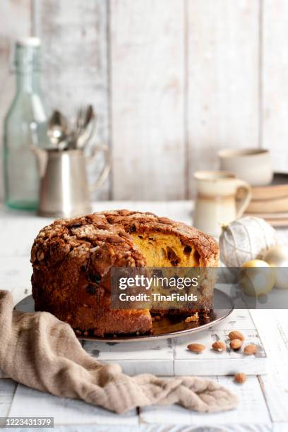 weihnachtsfeier - panettone stock-fotos und bilder