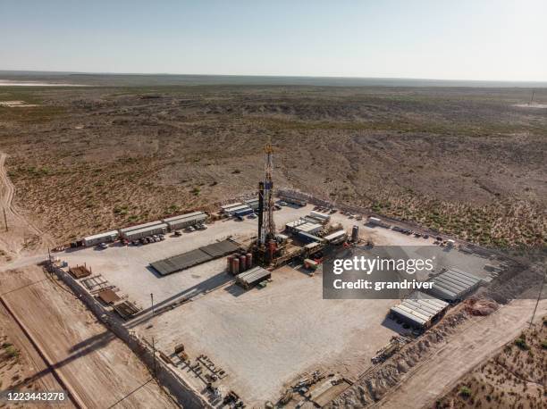 Racking Platform Rig 886 Texas Oil Rigs Stock Photos, High-Res Pictures, and Images - Getty ...