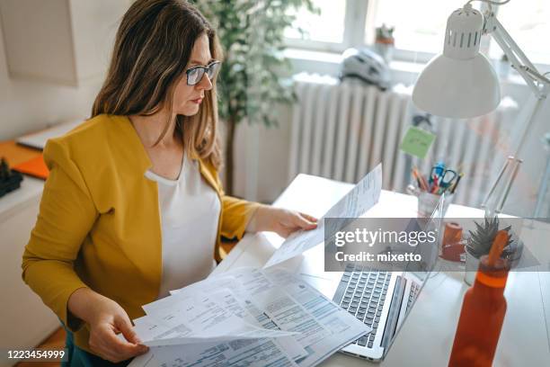 Woman Head Over Computer Screen 1,092 Woman Looking Over Laptop Screen Stock Photos, High-Res Pictures ...