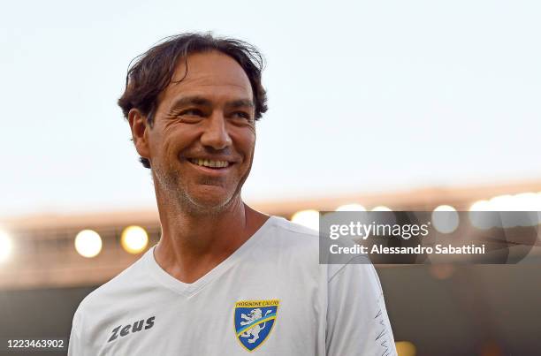 Alessandro Nesta head coach of Frosinone Calcio looks on during the serie B match between Chievo Verona and Frosinone Calcio at Stadio Marcantonio...