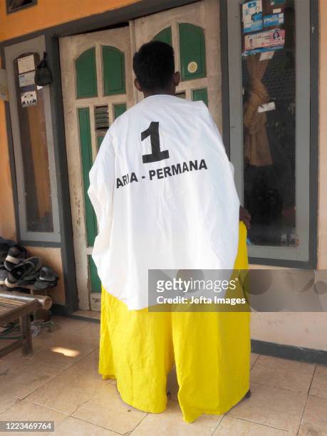 Aria Permana who previously weighed 192 kilograms showed his clothes when he was still obese at his home in Karawang. ONCE known as the heaviest...