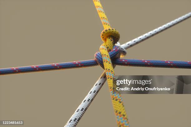 color ropes - anudar fotografías e imágenes de stock