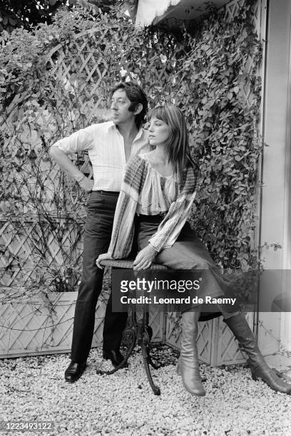 French singer Serge Gainsbourg and British actress and singer Jane Birkin at home.