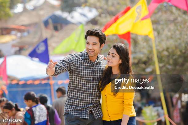 young couple at street market stock photo - india woman stock pictures, royalty-free photos & images