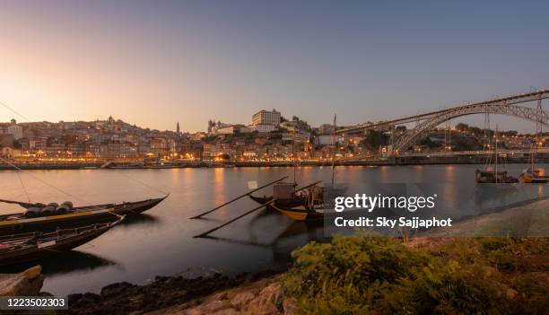 porto cityscape in sunset with river on the front and wine carrier ship in  foreground and city of porto in background, portugal - oporto fotografías e imágenes de stock