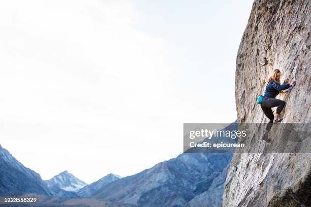 strong female climber bouldering in bishop california - soloing stock pictures, royalty-free photos & images